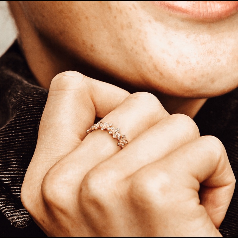 Pandora Rose Gold Daisy Flower Ring. Size 7.